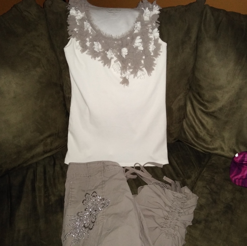 Capri's outfit